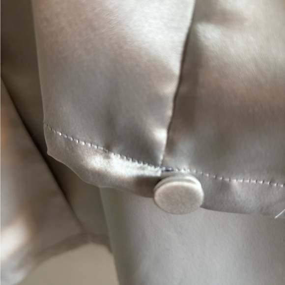 👛 (ANY 2/$45) DIANE VAN FURSTENBERG Blouse/Robe Silver 1X - Picture 3 of 6